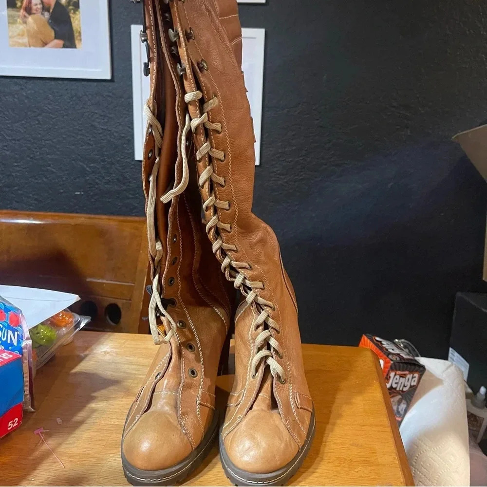 VTG Velez lace up knee high boots size 9